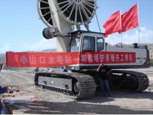 連(lian)續牆施工-新(xin)疆庫爾勒開(kāi)都河水電站(zhan)圍堰工程