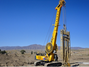 2025年12月基(ji)礎公司高新(xīn)技術産品XG450D連(lián)續牆在内蒙(méng)古工業園區(qū)1号水源地防(fáng)滲工程施工(gong)