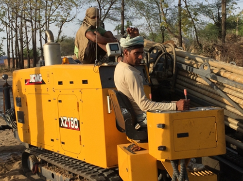 印度(dù)黑土地(dì)上穿梭(suo)的徐工(gōng)金