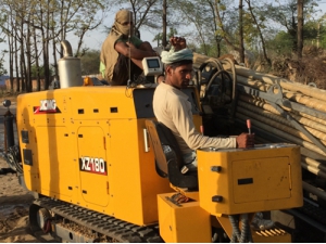 印度黑(hei)土地上穿(chuan)梭的徐工(gōng)金